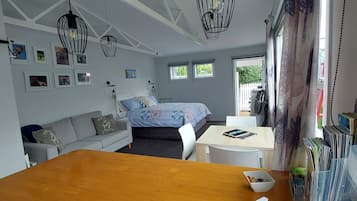 2 bedrooms, in-room safe, iron/ironing board, free WiFi
