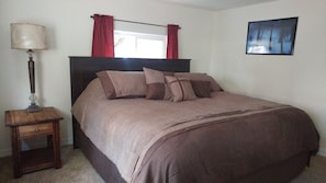 3 quartos, ferros/tábuas de passar roupa, berço de viagem