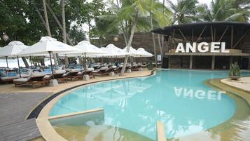 Outdoor pool, pool umbrellas, sun loungers