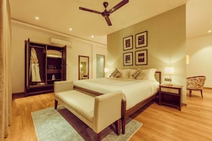 Egyptian cotton sheets, premium bedding, minibar, in-room safe - Angel Beach Unawatuna (Unawatuna)