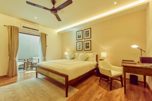 Habitación Deluxe, 1 habitación, baño privado | Sábanas de algodón egipcio, ropa de cama de alta calidad y minibar 