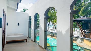 Classic Suite, Bathtub, Partial Ocean View | Balcony view