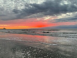 Beach nearby, sun-loungers, beach towels