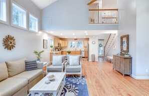 Smart TV, fireplace, DVD player, books