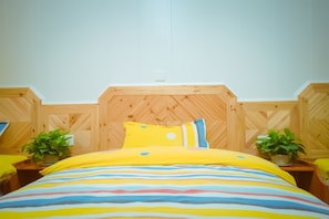Triple Room, Non Smoking | Blackout drapes, free WiFi, bed sheets - On The Road Inn (Zhangjiajie)