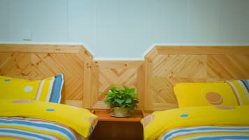 Kamar Triple, Bebas Asap Rokok | Tirai kedap cahaya, Wi-Fi gratis, dan seprai linen