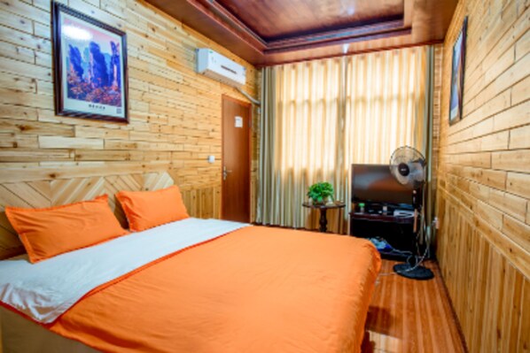 Double Room, Non Smoking | Blackout drapes, free WiFi, bed sheets - On The Road Inn (Zhangjiajie)
