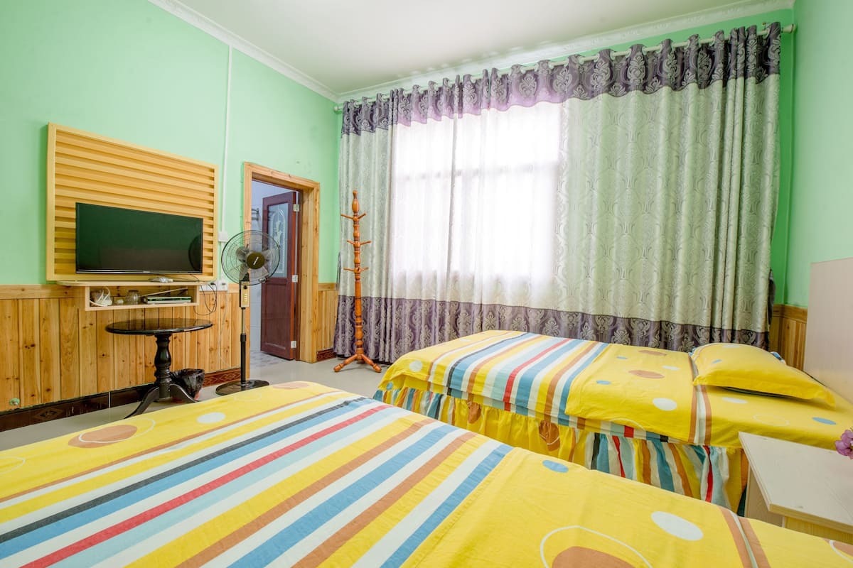 Twin Room, Non Smoking | Blackout drapes, WiFi (free), bed sheets