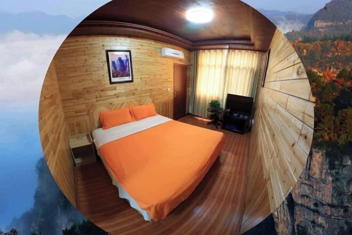 Blackout drapes, WiFi (free), bed sheets