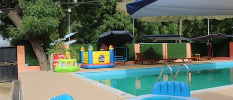 Piscine extérieure