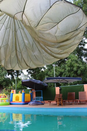 Outdoor pool - Law Ka Thit Sar Hotel - Hostel (Nyaung-U)