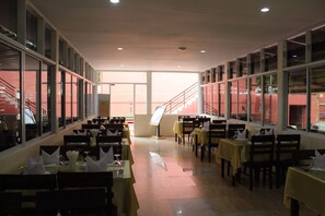 Dining - Law Ka Thit Sar Hotel - Hostel (Nyaung-U)