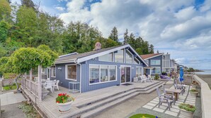 A modern house with a deck, outdoor seating, and a small putting green. - Beachfront Whidbey Island Home + Apartment! (Langley)