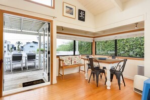 Dining - Rabbit Cottage Mt Maunganui (Mt Maunganui)