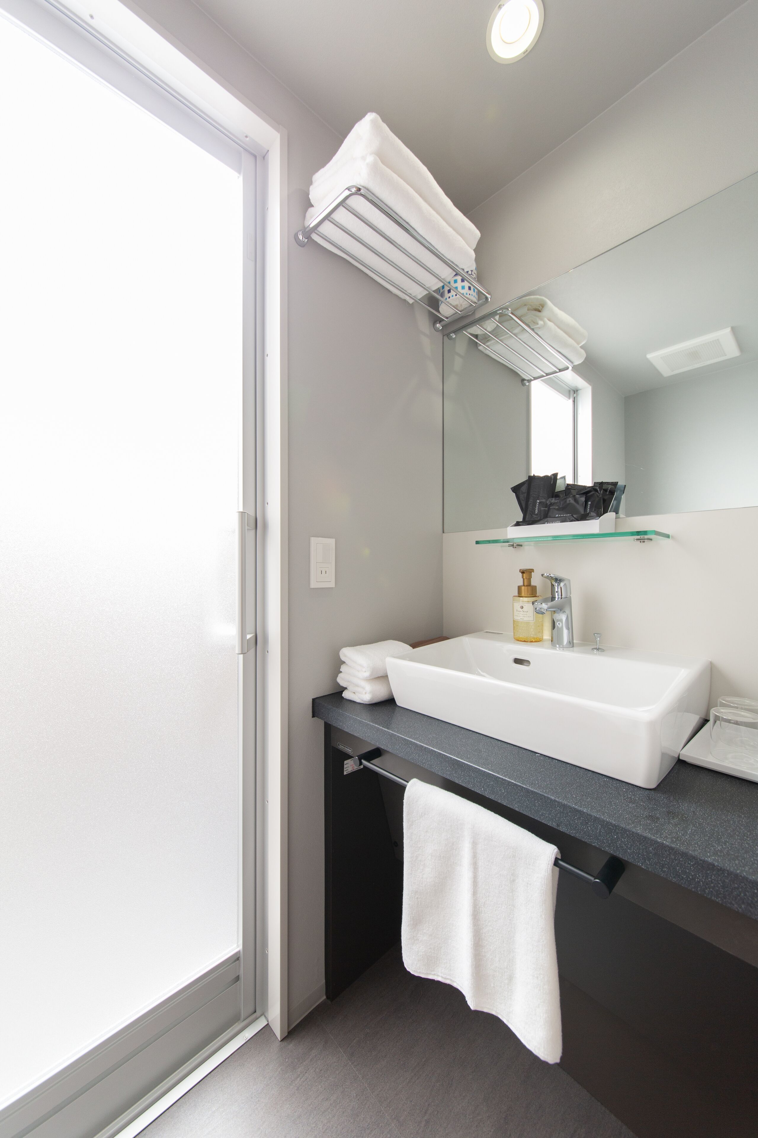 shower, rainfall showerhead, free toiletries, hair dryer