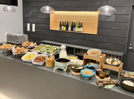 Sjálfsafgreiðslumorgunverður daglega (1500 JPY á mann)