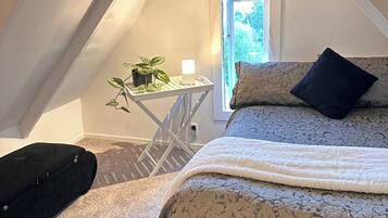 2 slaapkamers, een kluis op de kamer, een strijkplank/strijkijzer, wifi