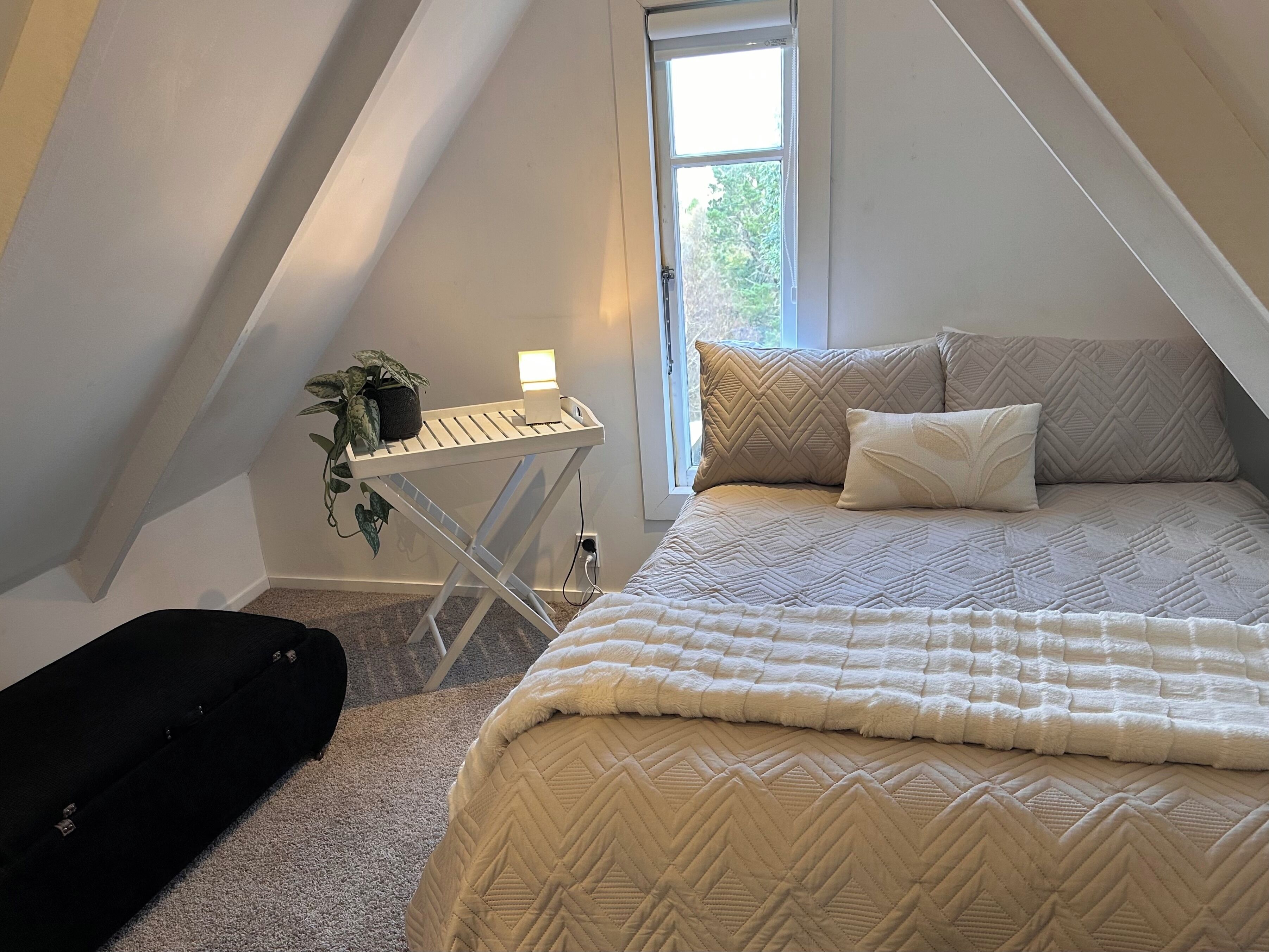 2 chambres, coffres-forts dans les chambres, fer et planche à repasser