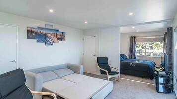 1 chambre, fer et planche à repasser, lit parapluie, Wi-Fi gratuit