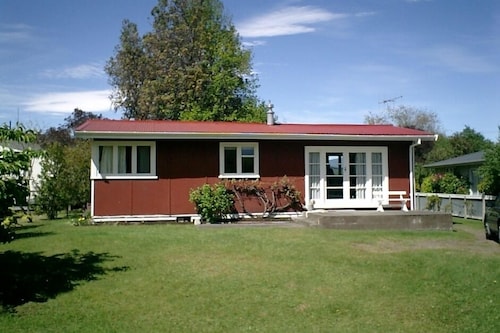 Cottage near Lake Taupo on Tauranga Taupo River