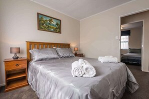 3 habitaciones, tabla de planchar con plancha, cuna de viaje y wifi