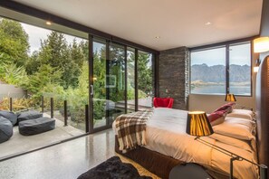 5 Schlafzimmer, Schreibtisch, Bügeleisen/Bügelbrett, WLAN