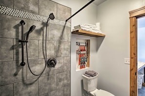 Kostenlose Toilettenartikel, Handtücher