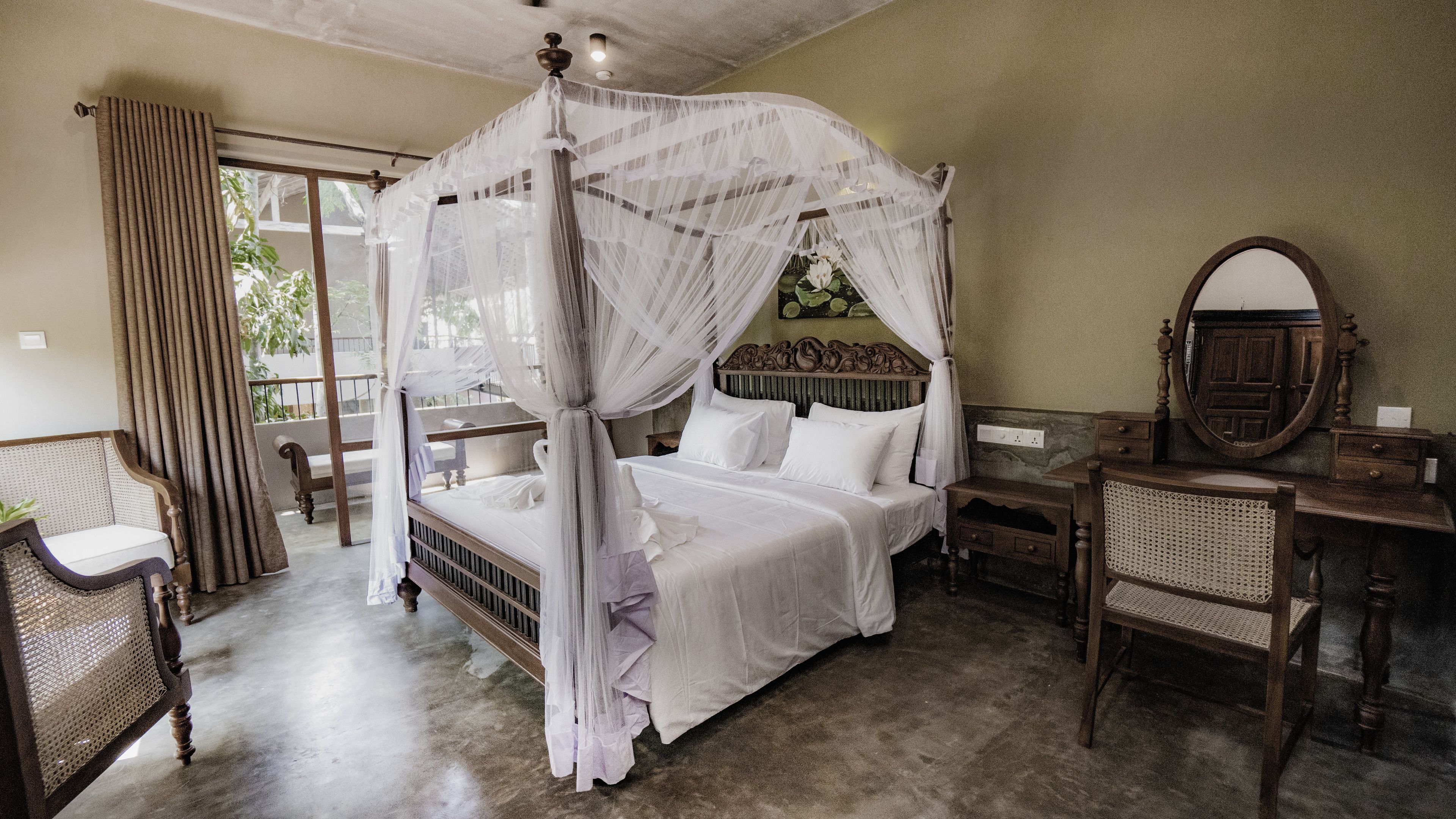 Quarto luxo, vista para o canal | Escrivaninha, quartos à prova de som, ferros/tábuas de passar roupa