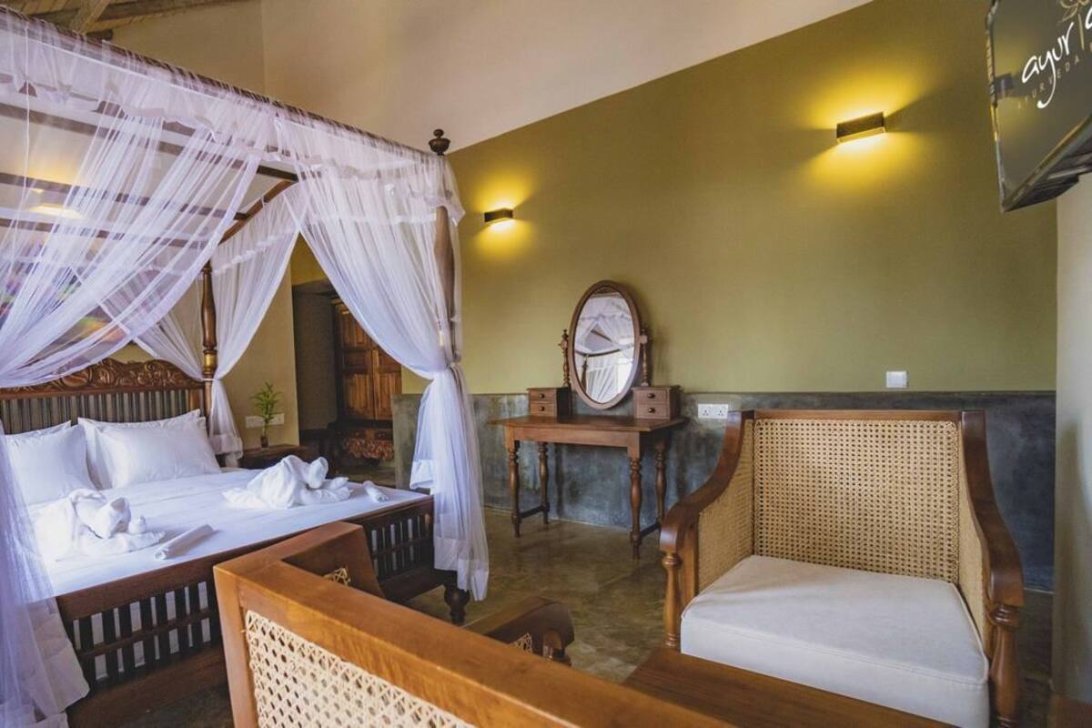 Bureau, chambres insonorisées, fer et planche à repasser, Wi-Fi gratuit