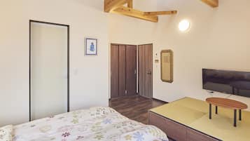 Blackout curtains, free WiFi, bed sheets