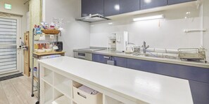 Tủ lạnh, lò vi sóng 