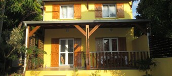 La Kaz Ferblantier.  Villa located 5 minutes' walk from the beaches of Saint-Leu. 