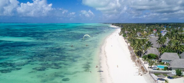 Plage à proximité, sable blanc, serviettes de plage, 10 bars de plage