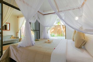 Luxury Apartment, 1 Bedroom, Pool Access | Bộ đồ giường cao cấp, két bảo mật tại phòng, bàn
