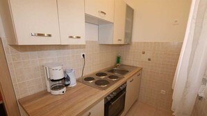 A kitchen with a coffee maker, a stove, and a sink. - Apartment Dudovic Darko nr 2 (Silo - island Krk)