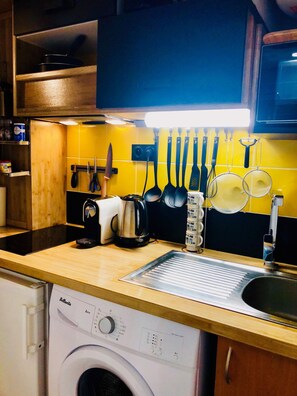 Micro-ondes, cafetière/bouilloire