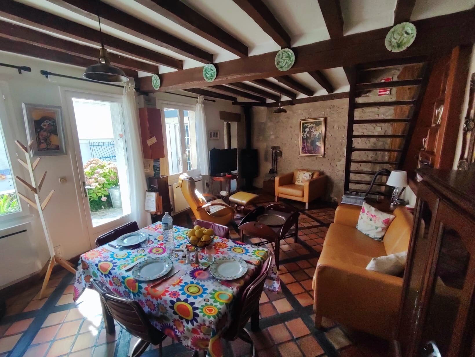 TV, fireplace, books, stereo