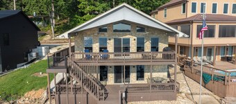 Casa Del Lago: Lakefront Family Retreat - Private Dock, Bar, 2 Decks, Sleep 9-12