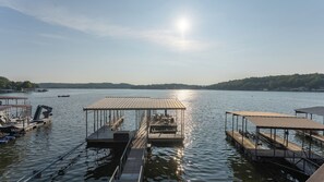 Marina - Casa Del Lago: Lakefront Family Retreat - Private Dock, Bar, 2 Decks, Sleep 9-12 (Gravois Mills)