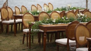 Phục vụ bữa sáng, bữa trưa và bữa tối 