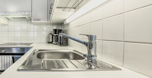 apartman, 1 hálószobával | Privát konyha | Nagyméretű hűtő/fagyasztó, mikrohullámú sütő, sütő és főzőlap