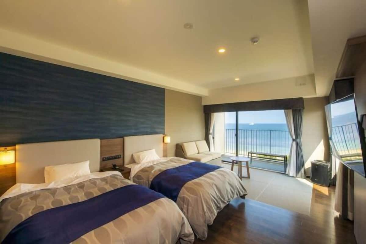 In-room safe, soundproofing, free WiFi, bed sheets