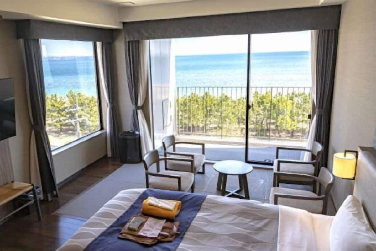 In-room safe, soundproofing, free WiFi, bed sheets