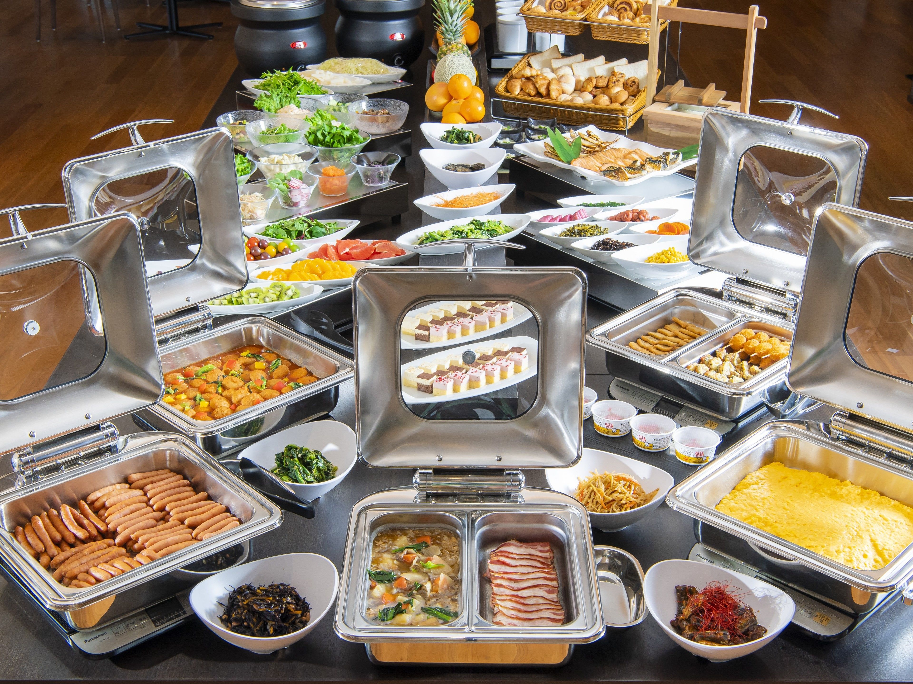 daily buffet breakfast (jpy 3300 per person)