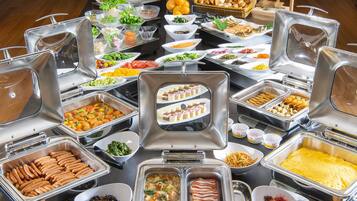 Daily buffet breakfast (JPY 3300 per person)