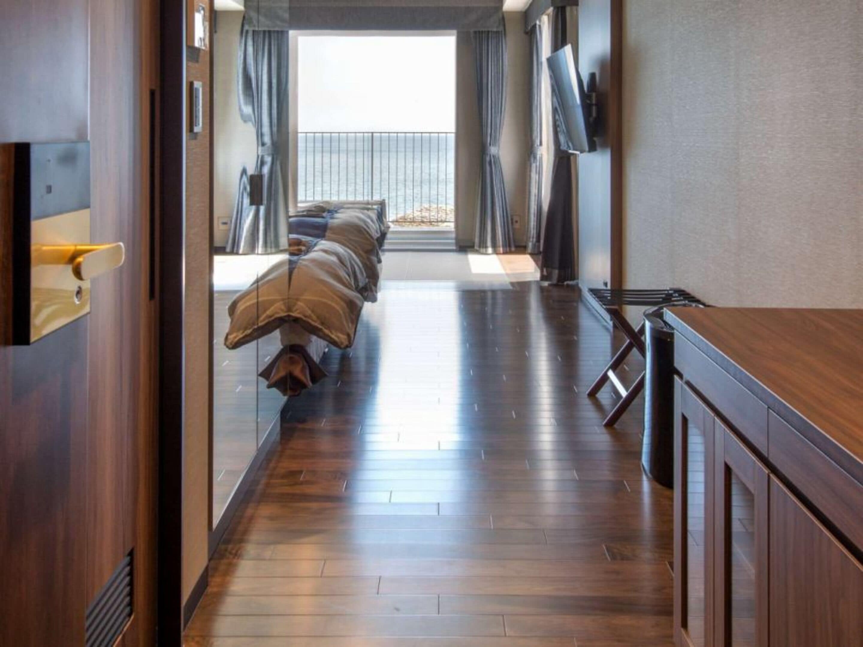 standard room | in-room safe, soundproofing, free wifi, bed sheets