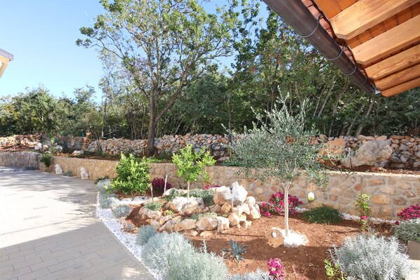 Property grounds - Apartments Rogic-Klimno (60268-A2) - Klimno - island Krk (Klimno - island Krk)