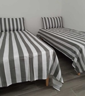 2 Schlafzimmer, Bügeleisen/Bügelbrett