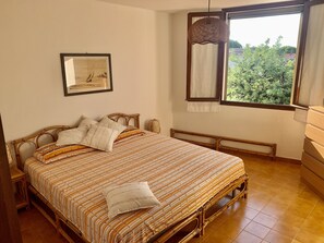 4 bedrooms, desk, iron/ironing board, travel cot - Holiday Apartment "Sa Corbula" (Perd'e Sali)