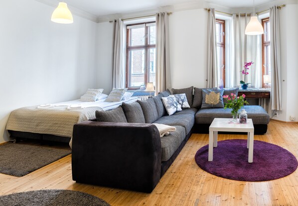 Departamento, 1 habitación | Área de sala de estar | Televisión 